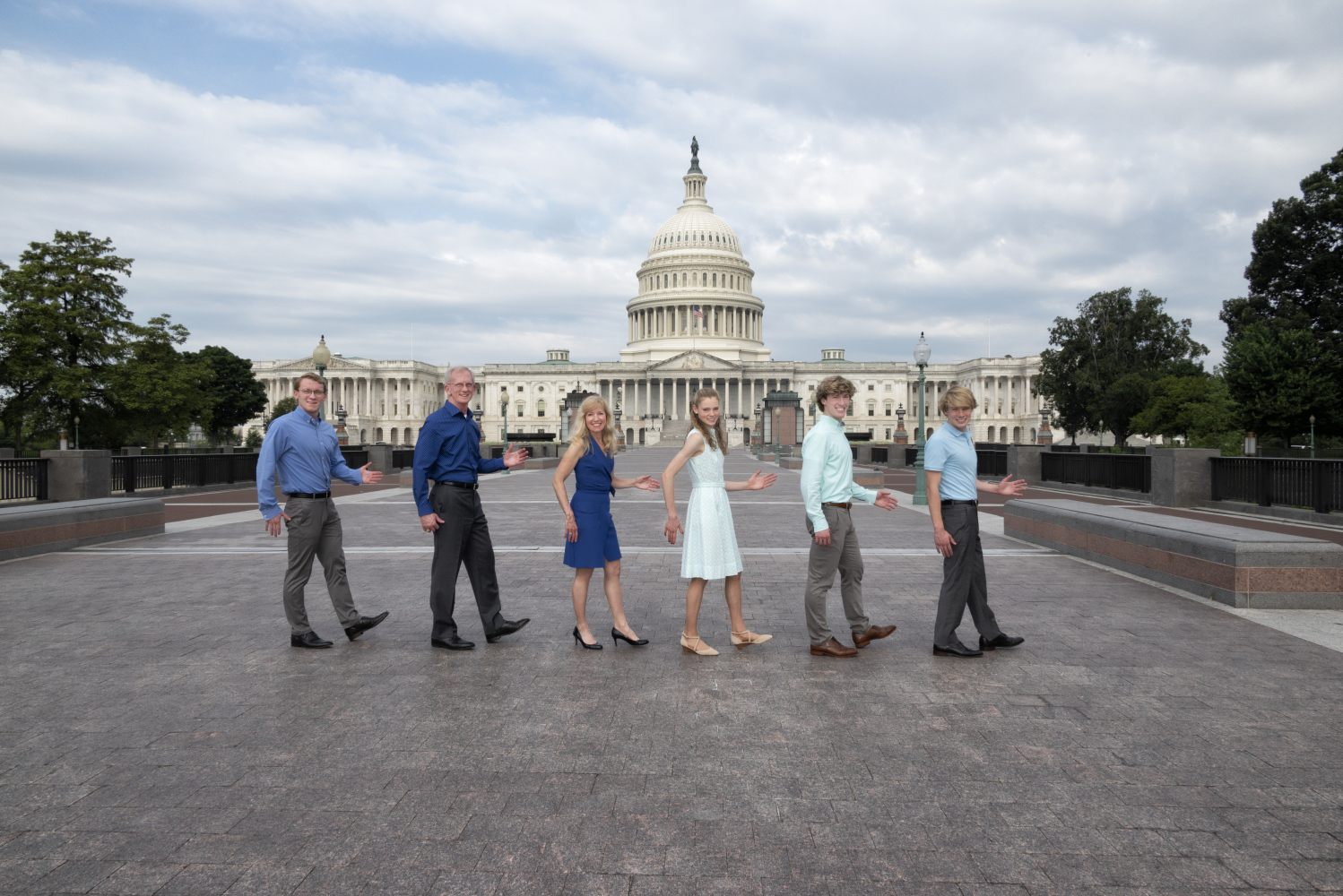 portraitions-family-portraits-D066R8QHUFHC.jpg