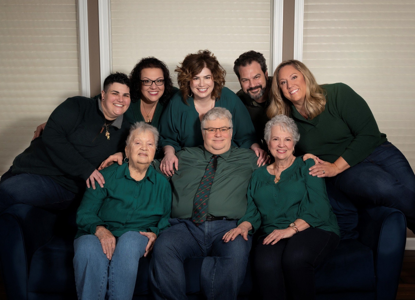 portraitions-family-portraits-EPJFA60LCRBE.jpg