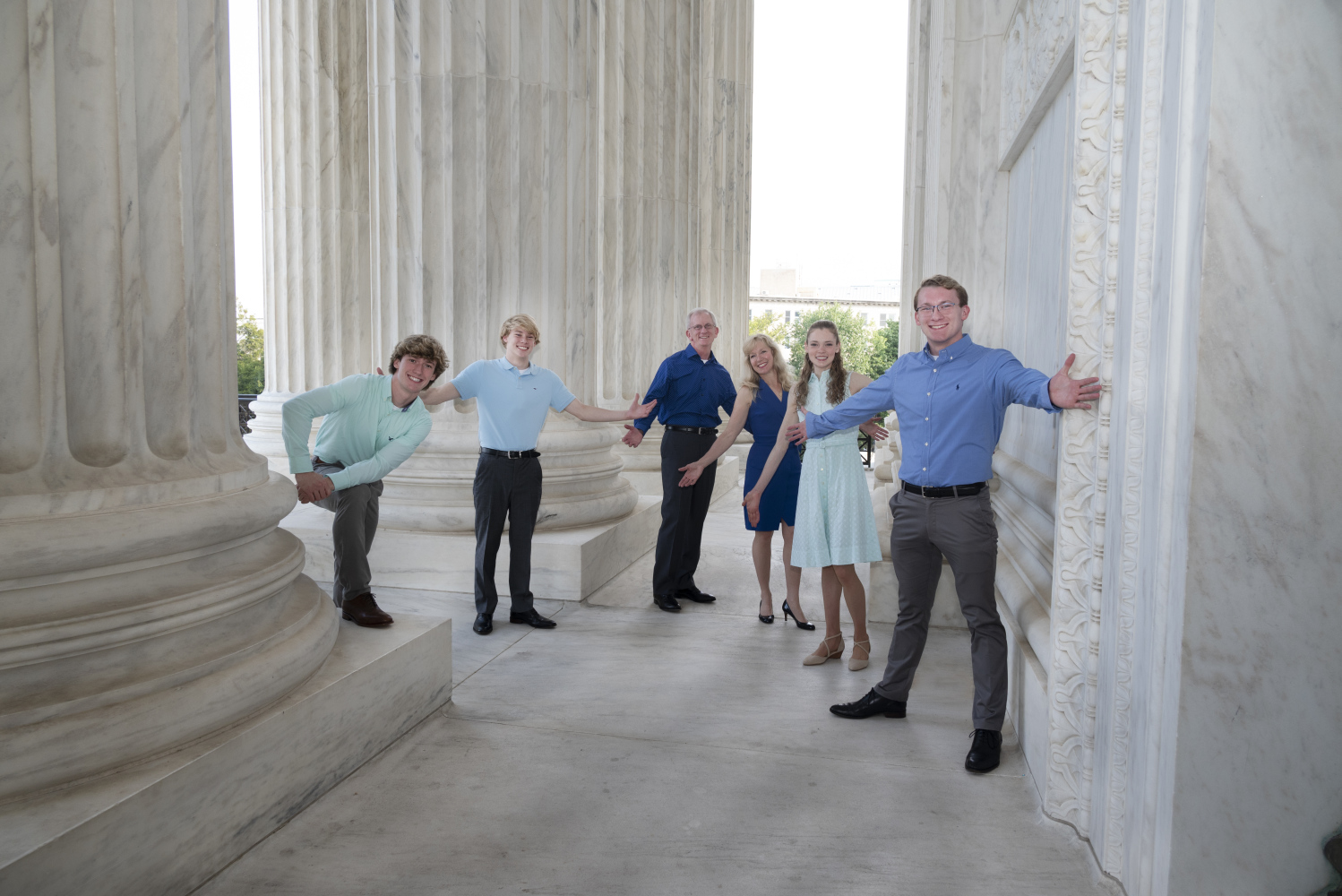 portraitions-family-portraits-LK7USQ7S5NH2.jpg