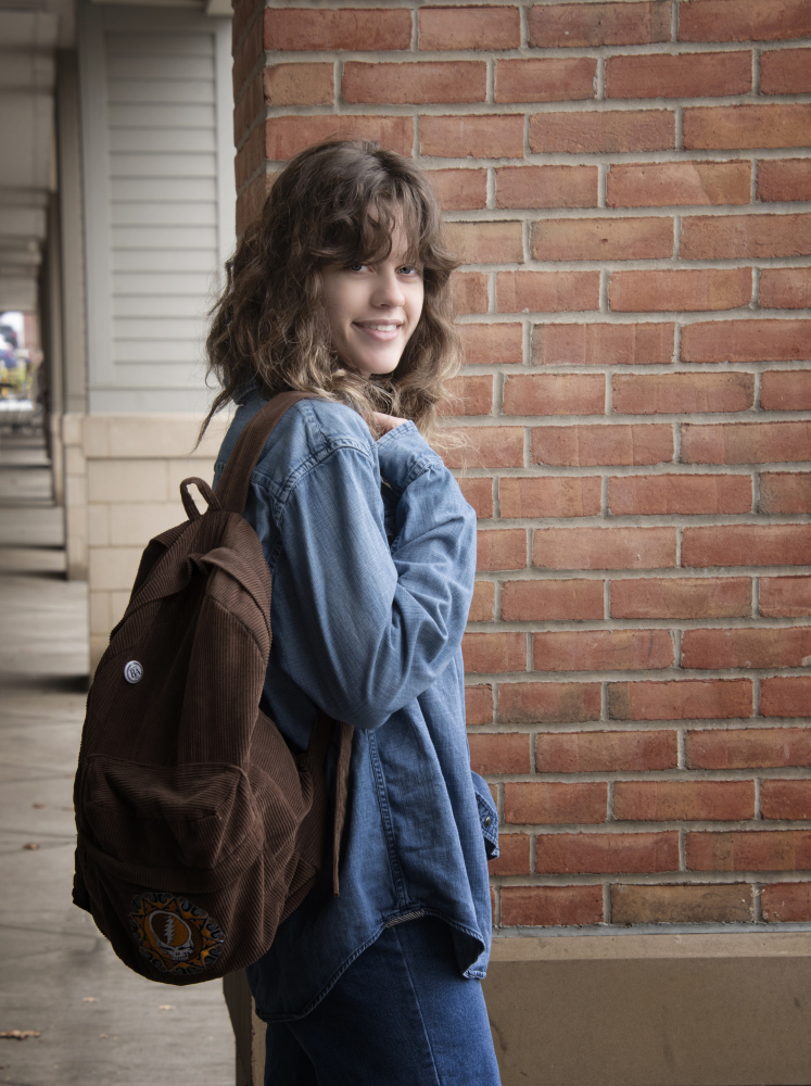 portraitions-senior-portraits-H9H6I34VGIVQ.jpg