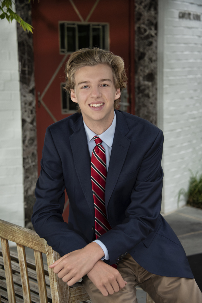 portraitions-senior-portraits-J36GDCH5524D.jpg