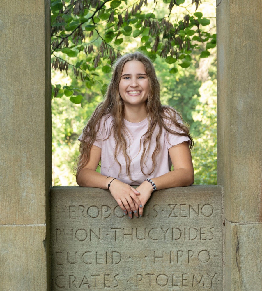portraitions-senior-portraits-M7MV0P2JPM4T.jpg
